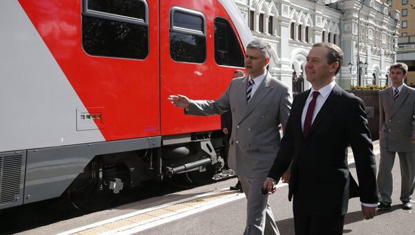 Председатель правительства РФ Дмитрий Медведев на Рижском железнодорожном вокзале