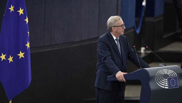 Председатель Еврокомиссии Жан-Клод Юнкер во время выступления на пленарной сессии Европарламента в Страсбурге. Архивное фото