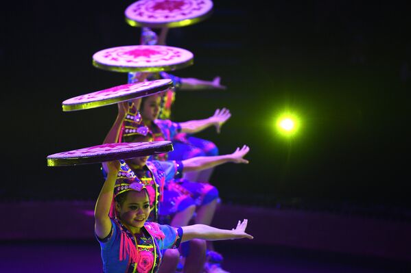 Антипод на бочонках Труппа Гуангкси (Китай) на шоу победителей фестиваля циркового искусства Идол