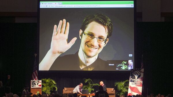Эдвард Сноуден во время выступления по видеосвязи на конференции Американского союза гражданских свобод (ACLU)