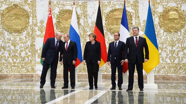 Александр Лукашенко, Владимир Путин, Ангела Меркель, Франсуа Олланд и Петр Порошенко во время переговоров в Минске. Архивное фото