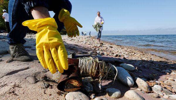 Ежегодная экологическая акция по сбору мусора на берегу Байкала