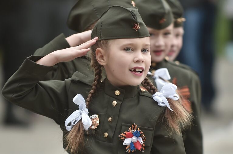 Участники военно-спортивной игры Зарница Поволжья перед началом соревнований в Оренбурге