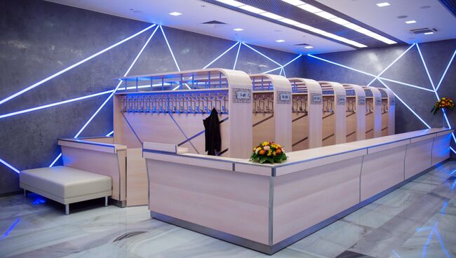 В вестибюле новой сцены Московского театра под руководством Олега Табакова – Сцены на Сухаревской в Москве В вестибюле новой сцены Московского театра под руководством Олега Табакова – Сцены на Сухаревской в Москве