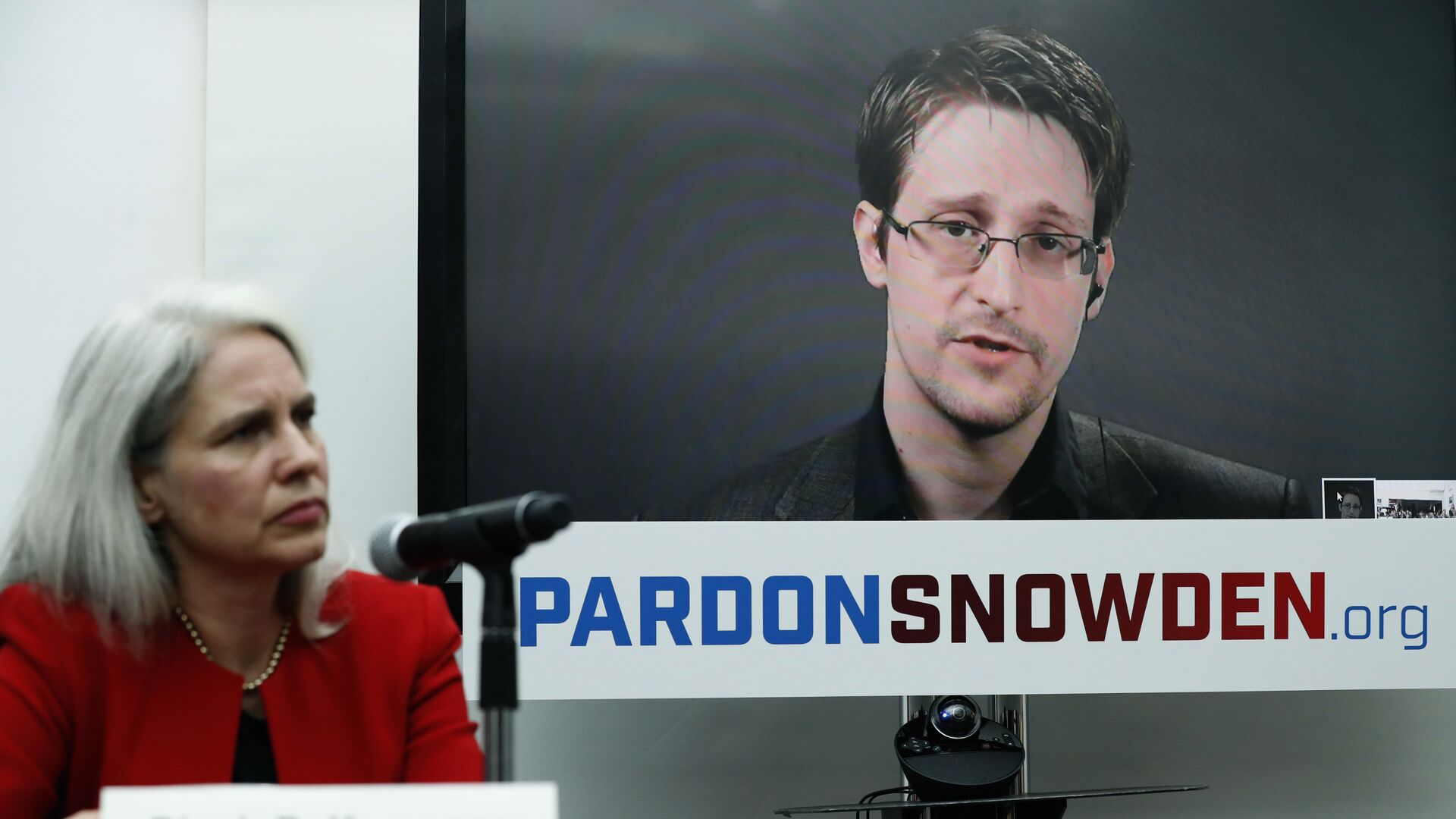 Экс-сотрудник американских спецслужб Эдвард Сноуден во время интерактивной видеоконференции. 14 сентября 2016 - РИА Новости, 1920, 30.09.2020