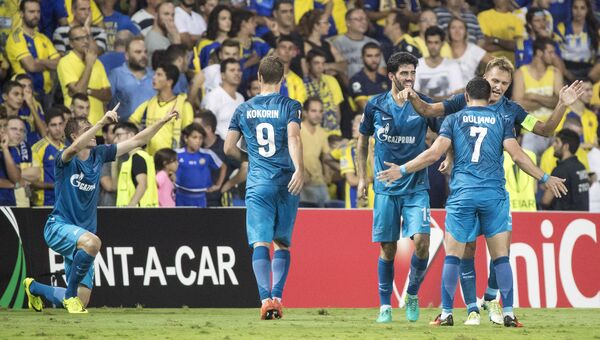 Футболисты Зенита радуются забитому голу в ворота Маккаби в матче Лиги Европы. 15 сентября 2016