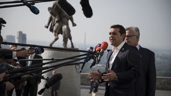 Премьер-министр Греции Алексис Ципрас во время общения с прессой перед неформальным саммитом ЕС в Братиславе