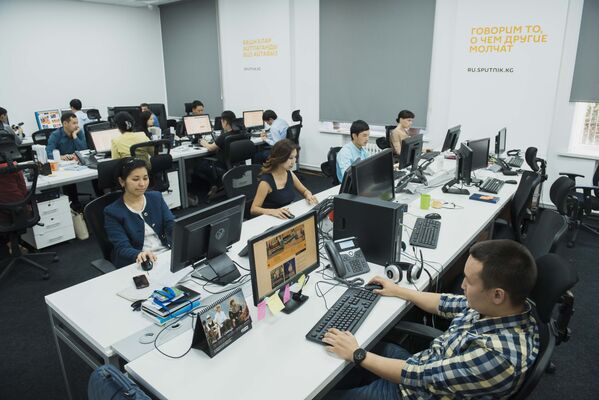 Сотрудники редакционного центра Sputnik в Кыргызстане