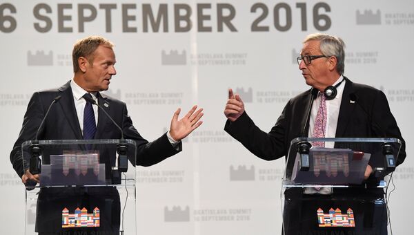 Главы Евросовета и Еврокомиссии Дональд Туск и Жан-Клод Юнкер на саммите в Братиславе. 17 сентября 2016
