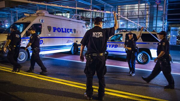 Сотрудники полиции на месте взрыва в Нью-Йорке, США. Архивное фото