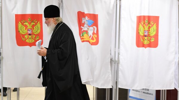 Патриарх Московский и Всея Руси Кирилл во время голосования на избирательном участке № 1965 в филиале МГИМО в Одинцово