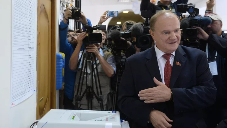 Лидер КПРФ Геннадий Зюганов в единый день голосования на избирательном участке № 142 в Москве Лидер КПРФ Геннадий Зюганов в единый день голосования на избирательном участке № 142 в Москве