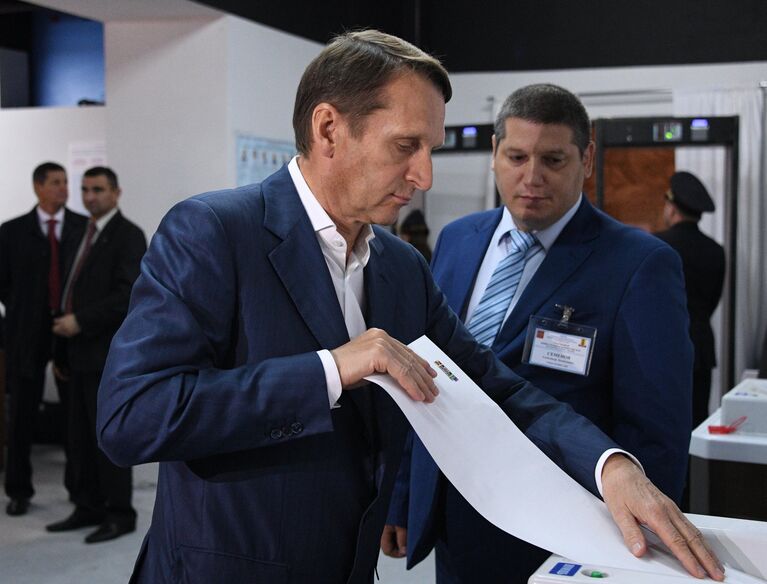 Председатель Государственной Думы РФ Сергей Нарышкин в единый день голосования на избирательном участке № 83 в Москве