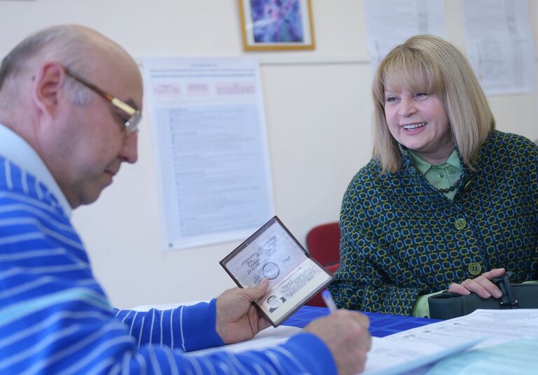 Председатель Центральной избирательной комиссии РФ Элла Памфилова в единый день голосования на избирательном участке в Москве