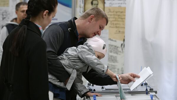 Жители Санкт-Петербурга на избирательном участке № 1659