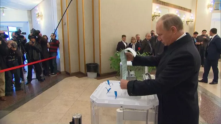 Путин проголосовал на выборах депутатов Государственной думы РФ Путин проголосовал на выборах депутатов Государственной думы РФ