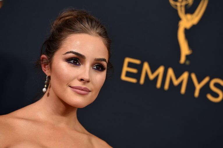 Участница конкурсов красоты Оливия Калпо на телевизионной премии Эмми 2016 в Лос-Анджелесе, США Участница конкурсов красоты Оливия Калпо на телевизионной премии Эмми 2016 в Лос-Анджелесе, США