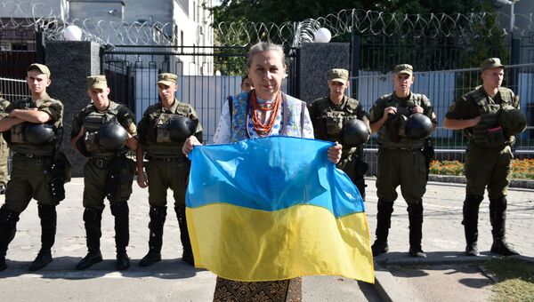 Гражданка Украины у посольства России в Киеве. 18 сентября 2016