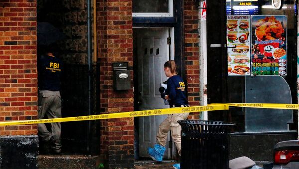 Сотрудники ФБР обыскивает квартиру подозреваемого по делу о взрыве в Нью-Йорке