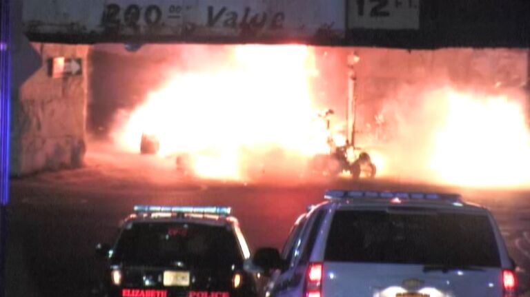 Момент взрыва возле железнодорожной станции в Нью-Джерси Момент взрыва возле железнодорожной станции в Нью-Джерси