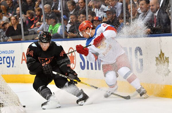Игрок сборной России Артемий Панарин в матче группового этапа Кубка мира по хоккею