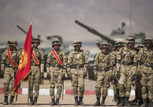 Военнослужащие киргизской армии во время международных антитеррористических учений ШОС Мирная миссия-2016