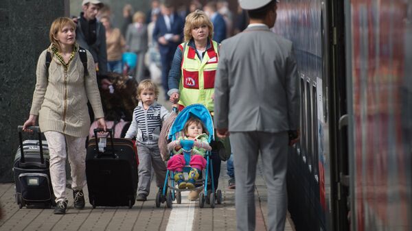 Пассажиры на перроне Казанского вокзала. Архивное фото