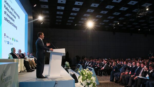 Председатель правительства РФ Дмитрий Медведев на открытии 33-й Всемирной конференции Международной ассоциации технопарков и зон инновационного развития IASP 2016. 20 сентября 2016