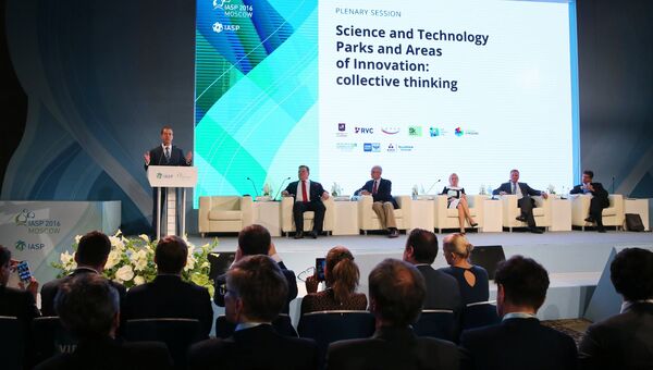 Дмитрий Медведев выступает на открытии 33-й Всемирной конференции IASP. 20 сентября 2016