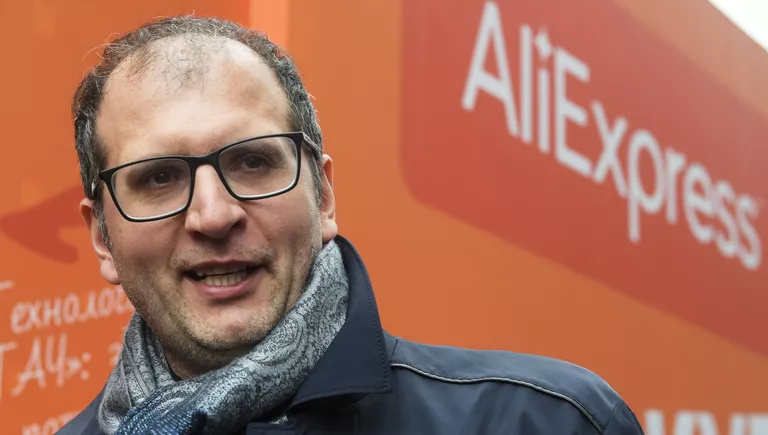 Глава по развитию бизнеса AliExpress в России и СНГ Марк Завадский Глава по развитию бизнеса AliExpress в России и СНГ Марк Завадский