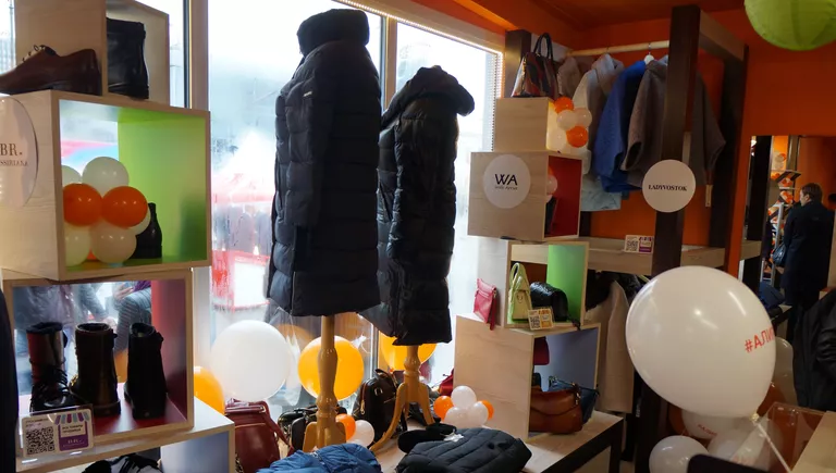 Первый в мире шоурум компании AliExpress, открывшийся на Ленинградском вокзале в Москве Первый в мире шоурум компании AliExpress, открывшийся на Ленинградском вокзале в Москве
