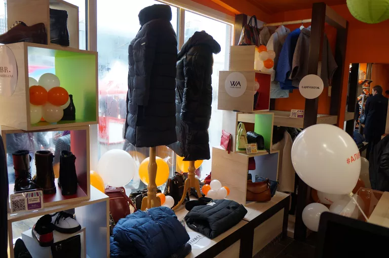 Первый в мире шоурум компании AliExpress, открывшийся на Ленинградском вокзале в Москве Первый в мире шоурум компании AliExpress, открывшийся на Ленинградском вокзале в Москве