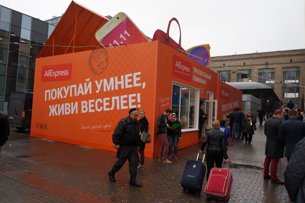 Первый в мире шоурум компании AliExpress, открывшийся на Ленинградском вокзале в Москве