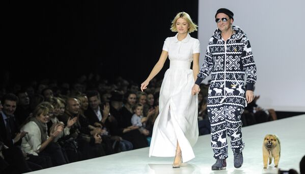 Актриса Надежда Михалкова и дизайнер Александр Арнгольдт на показе одежды из новой коллекции дизайнера Александра Арнгольдта в рамках Volvo-Недели моды