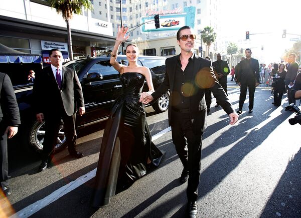 Американские актеры Анджелина Джоли и Брэд Питт. 2014 год