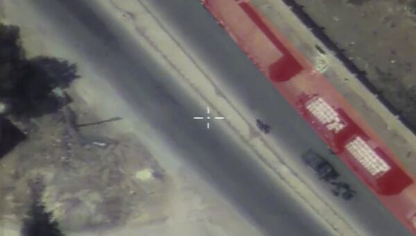 Кадры наблюдения за гумконвоем в Сирии. Съемка с беспилотника Минобороны РФ