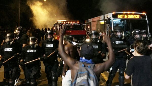 Протесты в Северной Каролине из-за убийства полицейским афроамериканца