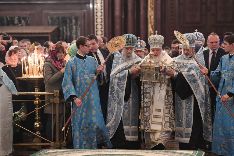 Патриарх Московский и всея Руси Кирилл во время богослужения в честь прибытия мощей святого Силуана Афонского