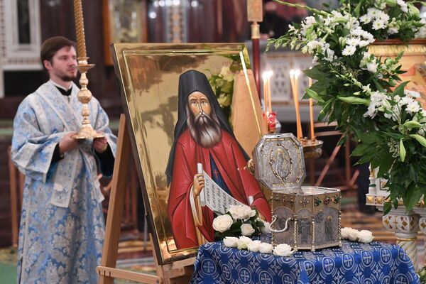 Ковчег с мощами святого Силуана Афонского в храме Христа Спасителя в Москве