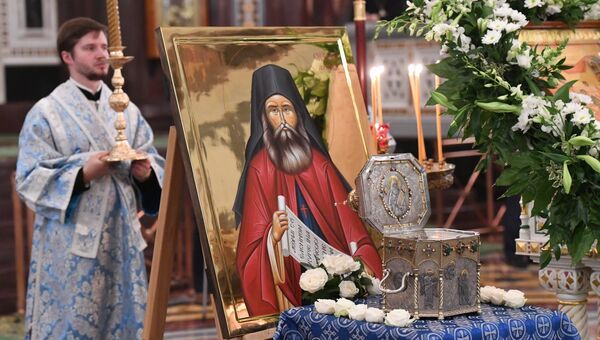 Ковчег с мощами святого Силуана Афонского в храме Христа Спасителя в Москве