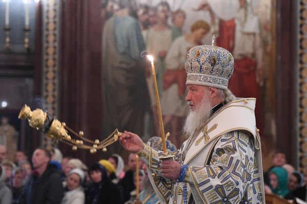 Патриарх Московский и всея Руси Кирилл во время богослужения в честь прибытия мощей святого Силуана Афонского
