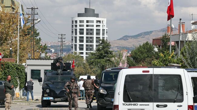 Военные и полиция возле посольства Израиля в Анкаре, Турция. 21 сентября 2016