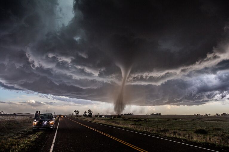 Финалист конкурса Фотограф погодных явлений-2016. Tim Moxon - Tornado On Show.