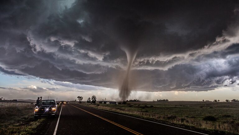 Финалист конкурса Фотограф погодных явлений-2016. Tim Moxon - Tornado On Show.