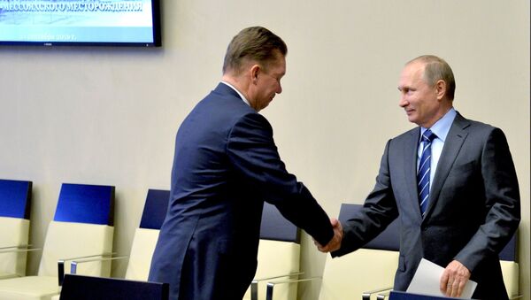 Владимир Путин и Алексей Миллер перед видеоконференцией по запуску в эксплуатацию Восточно-Мессояхского месторождения. 21 сентября 2016
