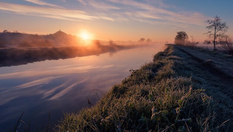 Финалист конкурса Фотограф погодных явлений-2016. Kevin Pearson - Misty River Dawn