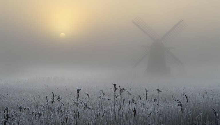 Финалист конкурса Фотограф погодных явлений-2016. Andrew Bailey - Freezing Fog and Hoar Frost