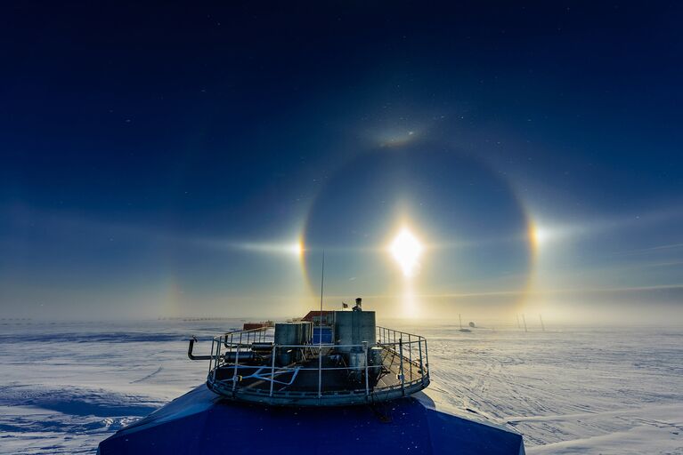 Финалист конкурса Фотограф погодных явлений-2016. Michal Krzysztofowicz - Sun Halo over Halley