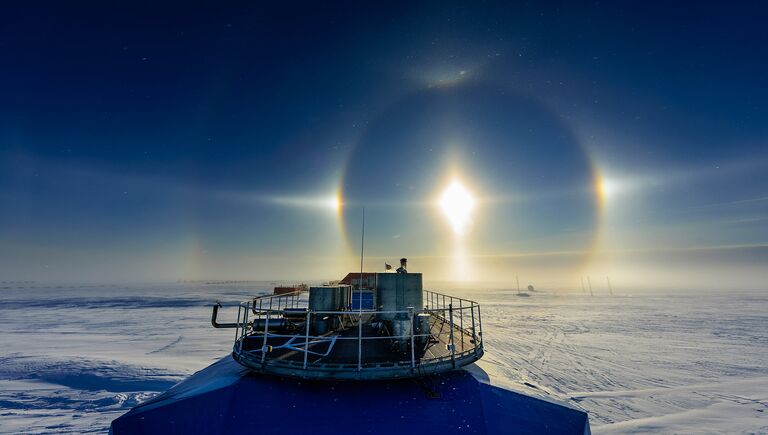 Финалист конкурса Фотограф погодных явлений-2016. Michal Krzysztofowicz - Sun Halo over Halley