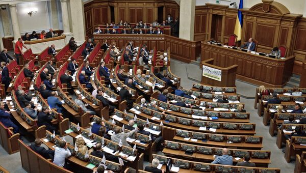 Депутаты на заседании Верховной рады Украины в Киеве. Архивное фото